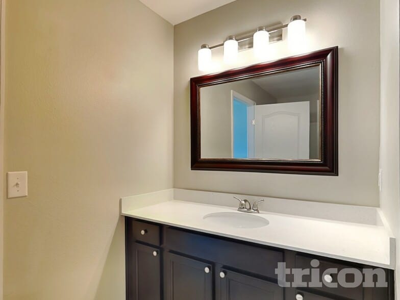 Building Photo - 1479 Swan Lake Cir