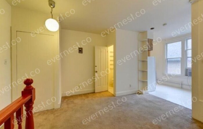 Building Photo - 1915 Pine St