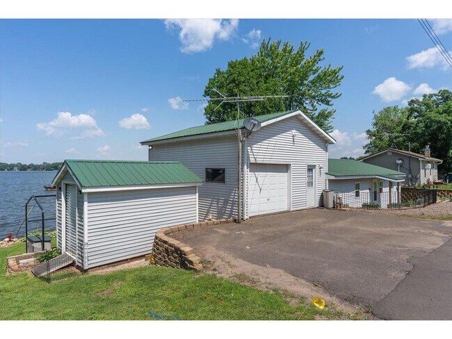 Building Photo - 773 US-63