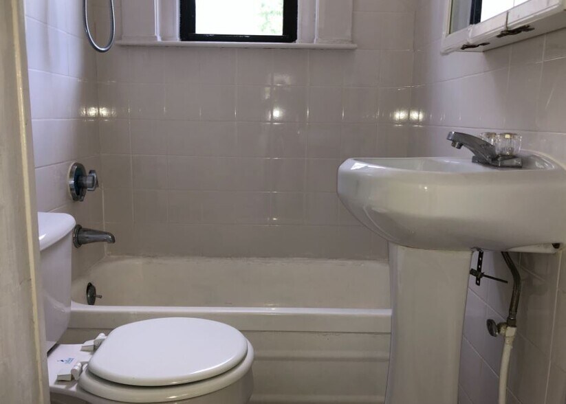 Building Photo - 180 Harvard St