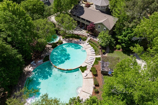 Building Photo - Ground-level, one-story condo in the highly sought-after gated community, The Woodlands of Athens!