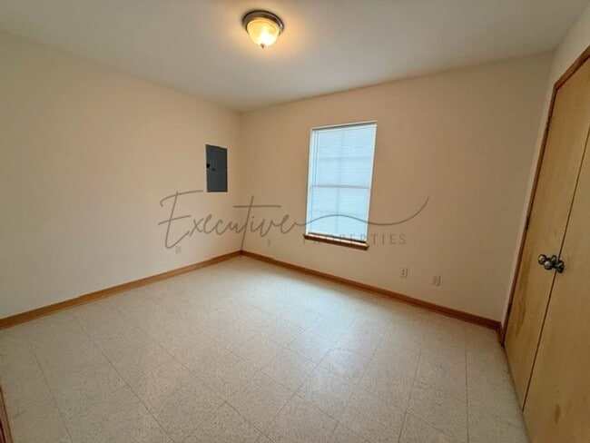 Building Photo - 2528 Crockett St