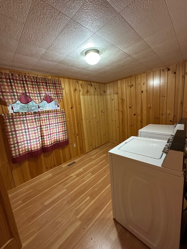 Building Photo - 5824 141st Ave