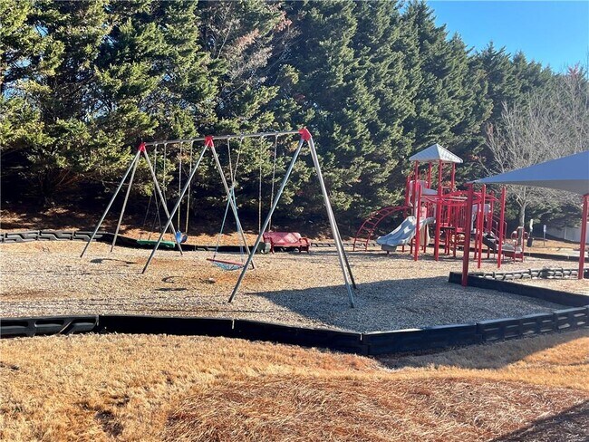 Building Photo - 94 Hill Crest Cir