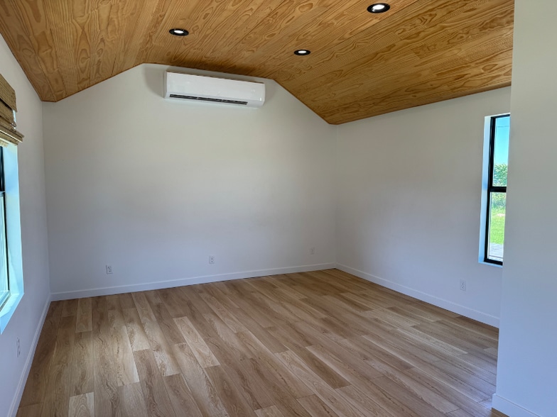 Building Photo - 40 CR 267