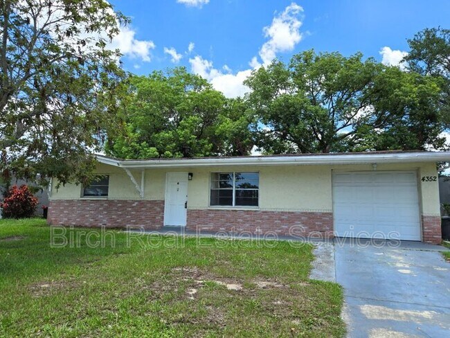 Primary Photo - 4352 Shoreline Dr