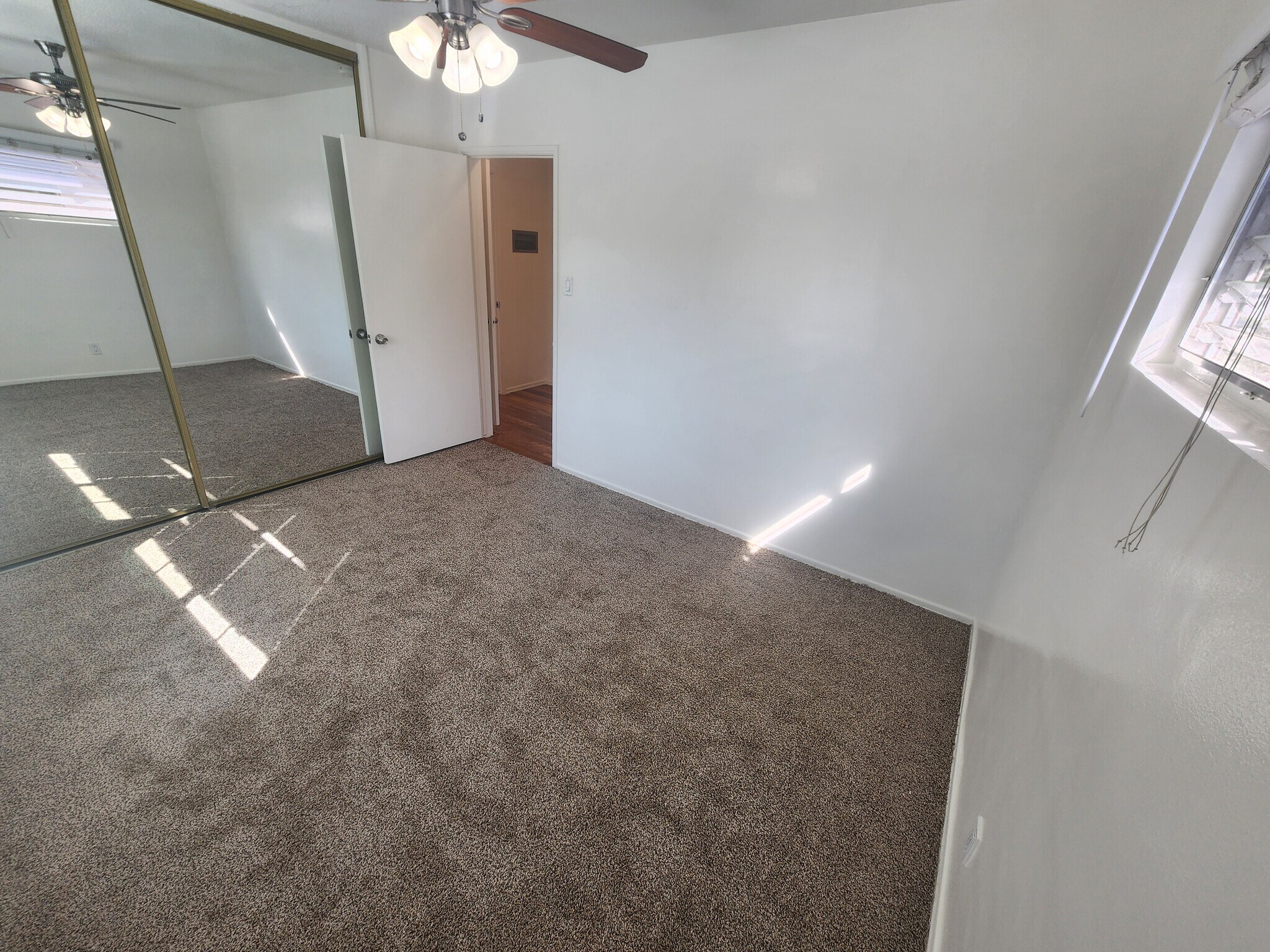 Building Photo - 14227 Moorpark St