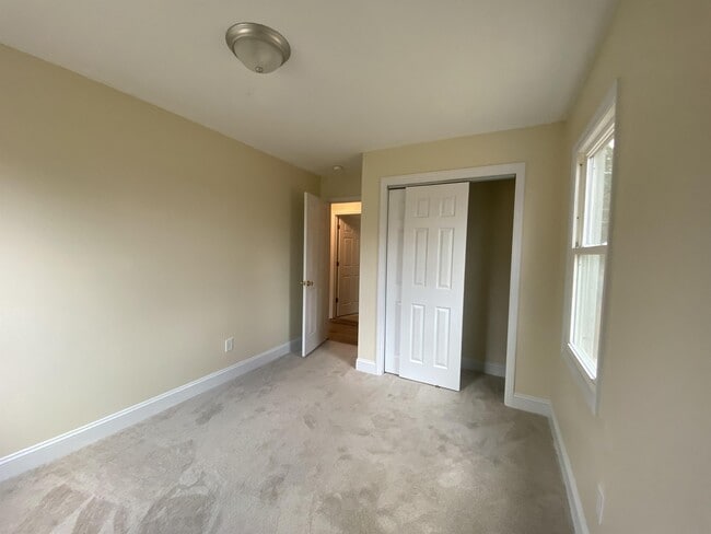 Building Photo - 4935 Walnut Dr