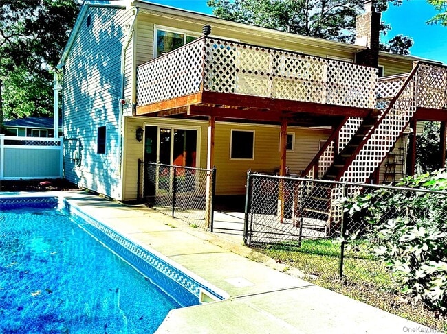 Building Photo - 1671 Claas Ave