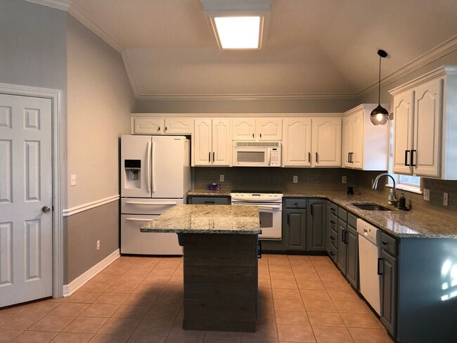 Building Photo - 6000 Zachary Cir