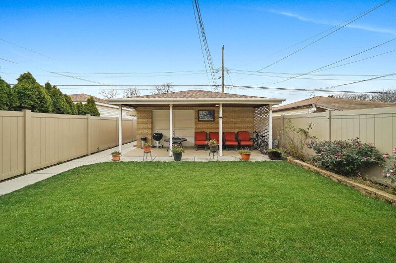 Building Photo - 6022 S Komensky Ave