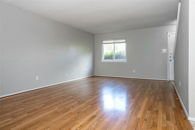 Building Photo - 3611 Gable Dr