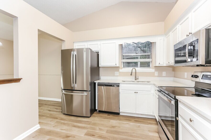 Building Photo - 1704 Sandy Hollow Loop