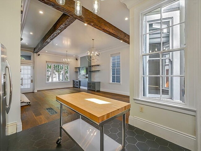 Building Photo - 2-Bed Oasis in the Heart of San Francisco - Spacious 1300 Sq Ft!"