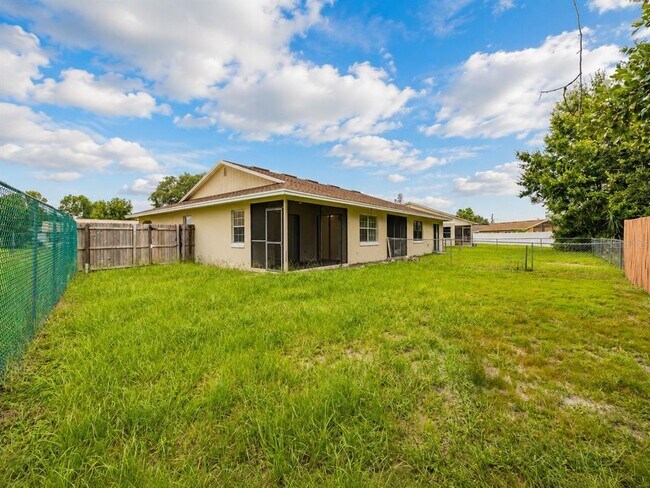 Building Photo - 658 Royalty Ct
