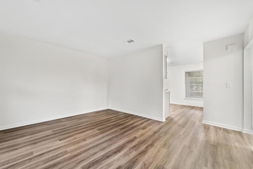 Living Room - 138 Braly Dr