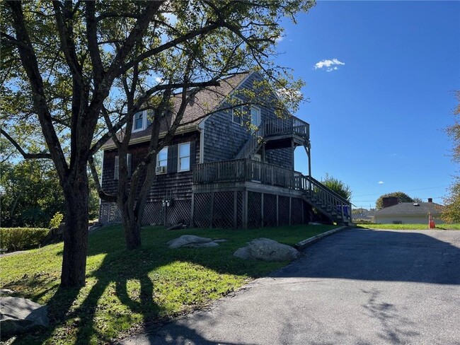 Primary Photo - 3 Buttonwood St