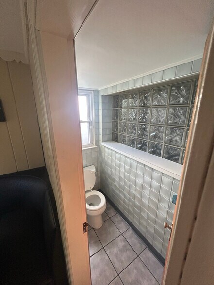 Building Photo - 12 Cleveland Dr