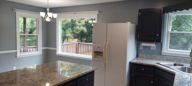 Building Photo - 13031 Camelot Dr SE
