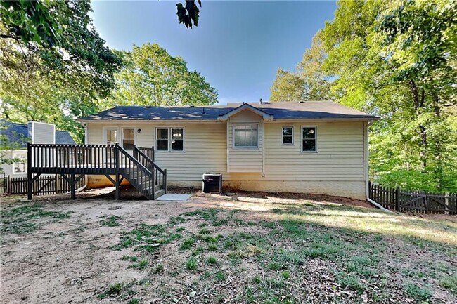 Building Photo - 434 Robin Hood Dr