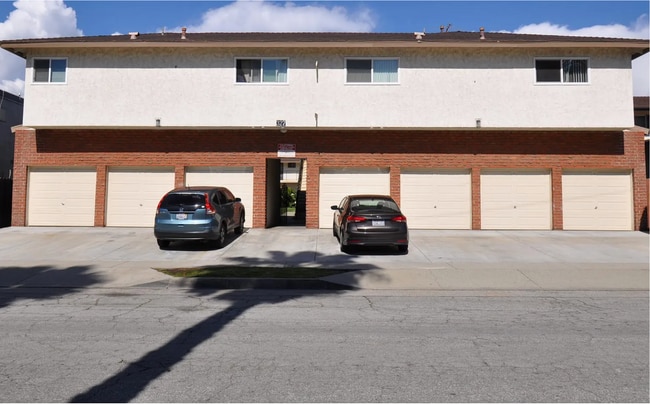 Building Photo - 327 E Navilla Pl