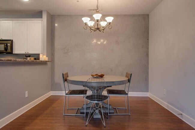 Building Photo - 8231 Lenox Creekside Dr