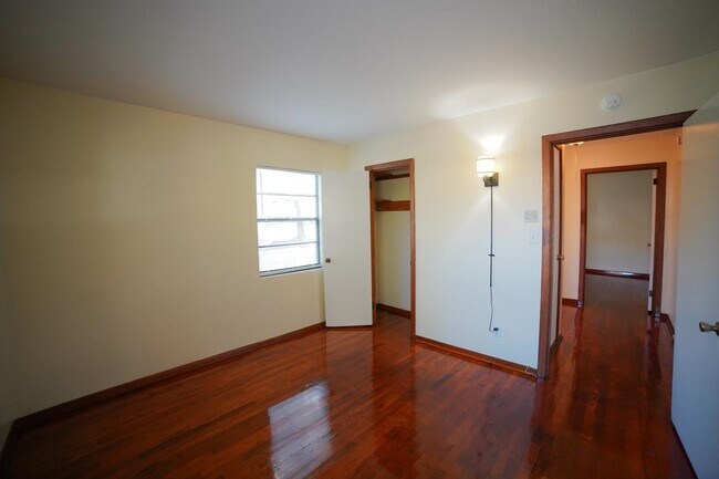 Building Photo - 231 Gaile Ave