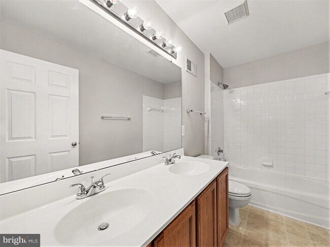 Building Photo - 5641 Eppes Island Pl