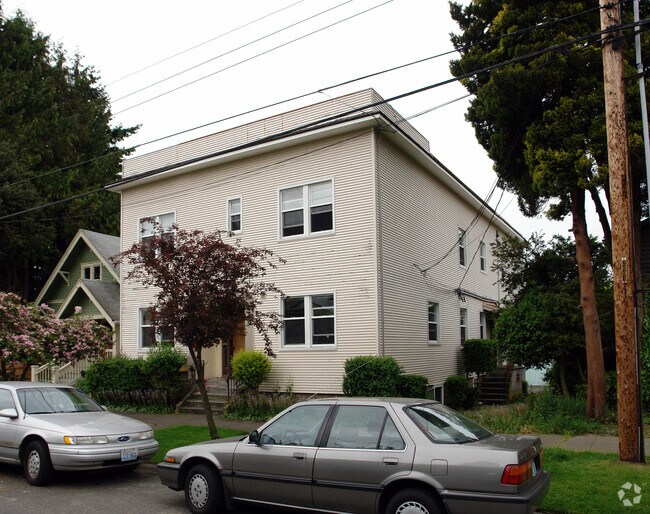 Primary Photo - Bayview Apartments