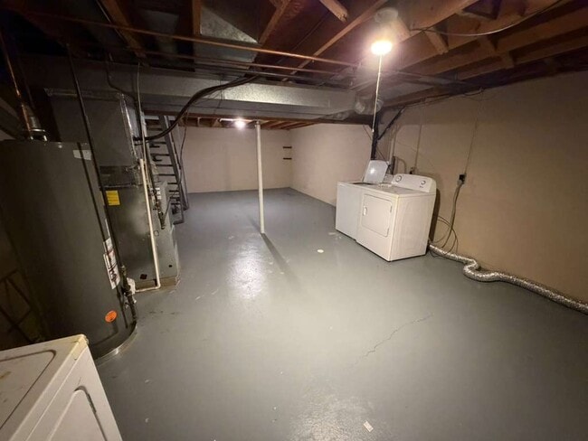 Building Photo - 310 Powell Rd