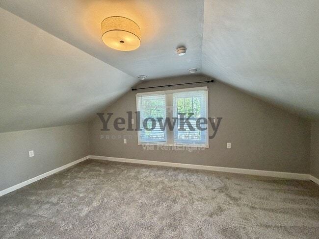Building Photo - 376 Hill Ave