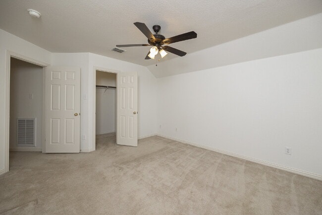 Building Photo - 10002 River Bend Dr