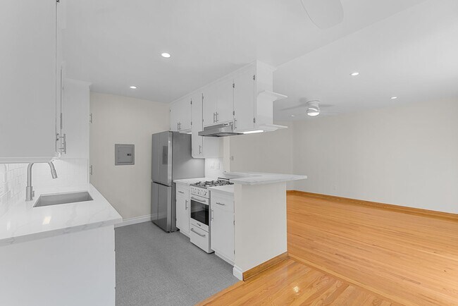 Building Photo - 1701 Washington Way