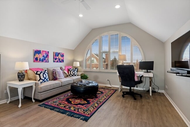 Building Photo - 2740 Valor Dr