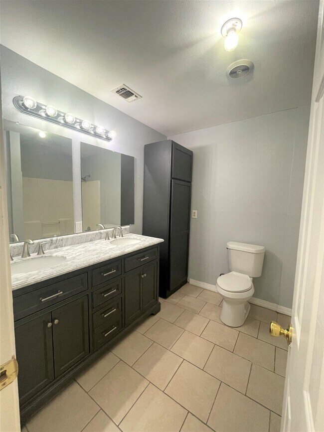 Building Photo - 131 Dennis Dr