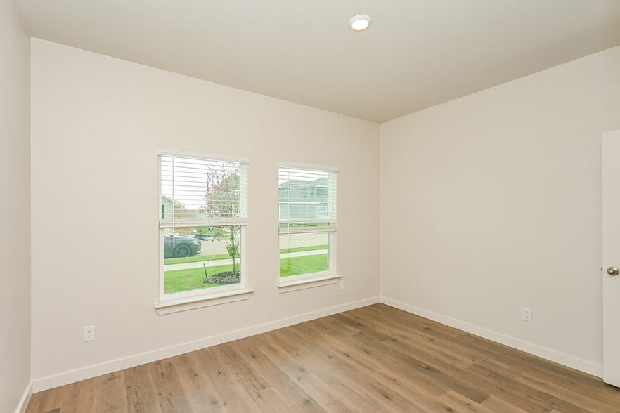 Building Photo - 1513 Harvester Dr