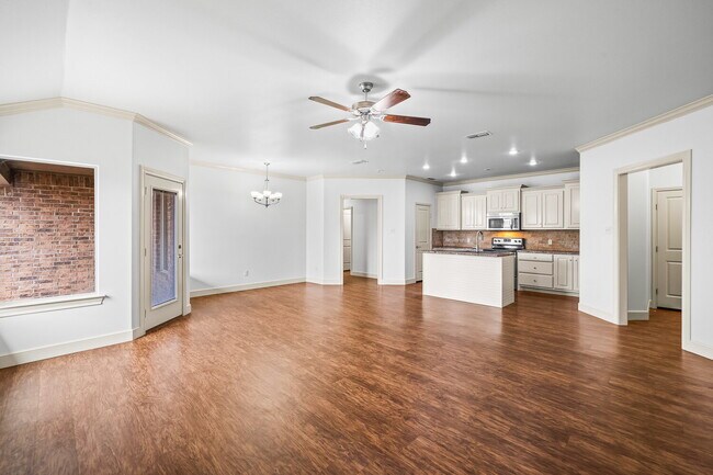 Building Photo - Beautifully Updated 3-Bed, 2-Bath, 2-Car Garage Duplex in Prime Lubbock Location!