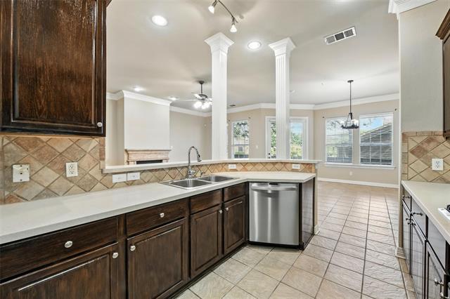 Building Photo - 1008 Colonial Dr