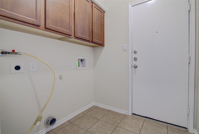 Building Photo - 1610 Greenside Dr