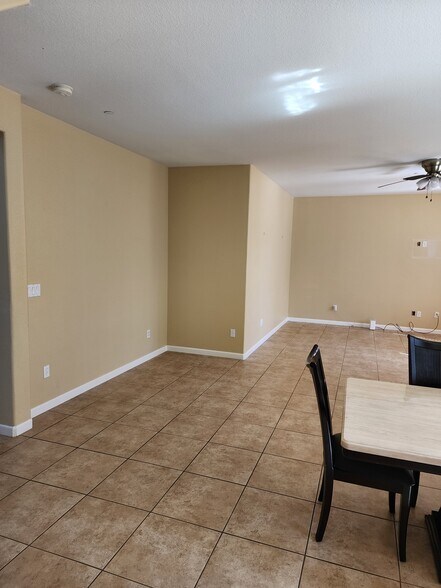 Living Room -b - 207 Hibiscus Way