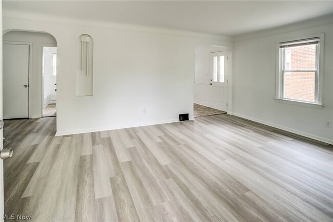 Building Photo - 1343 Victory Dr