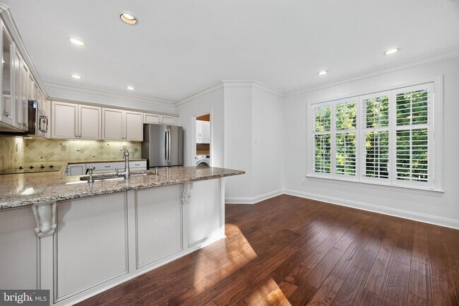 Building Photo - 563 Gramercy Ln