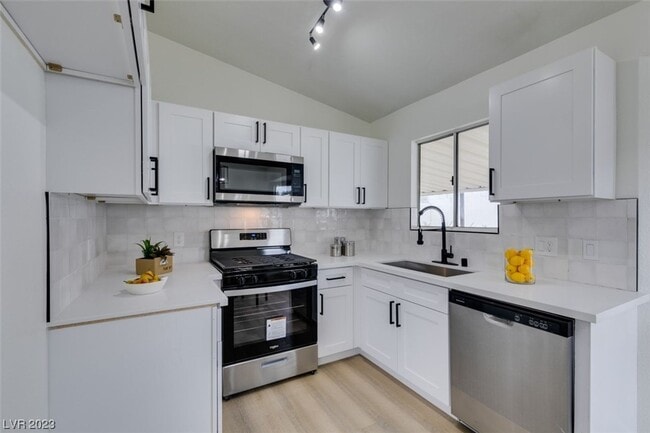 Building Photo - 598 Jackson Dr