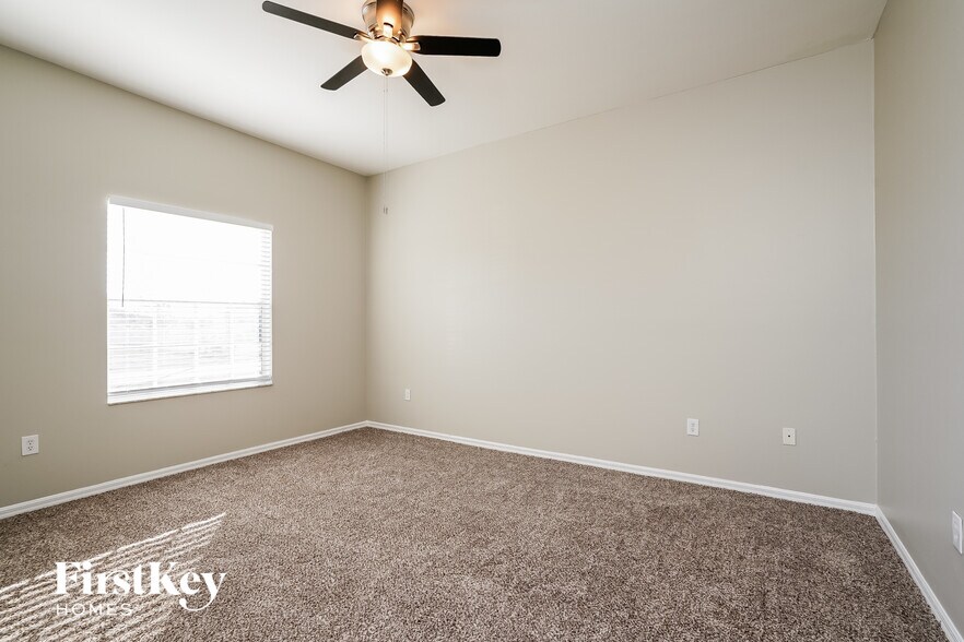 Building Photo - 2302 NW 27th Ave