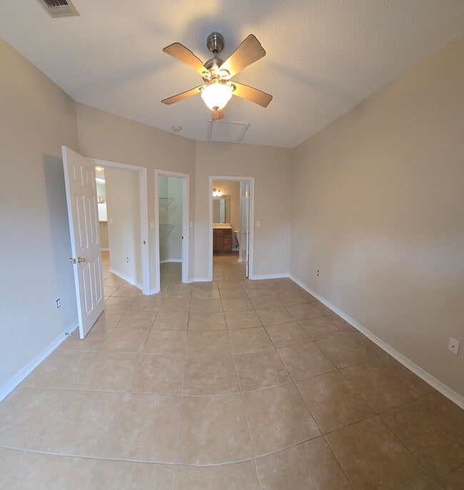 Building Photo - 204 Ann Cir