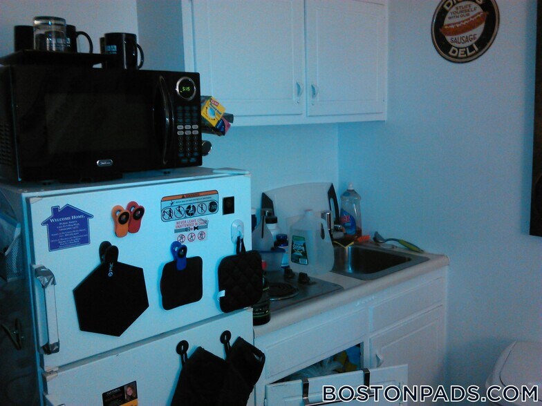 Building Photo - 854 Beacon St