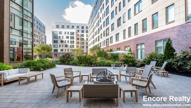 Building Photo - 285 Third St