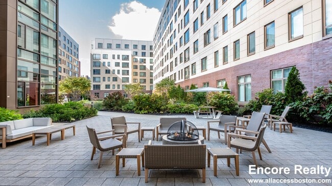 Building Photo - 285 Third St. Unit 308