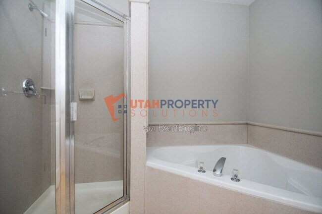 Building Photo - 960 E 100 S