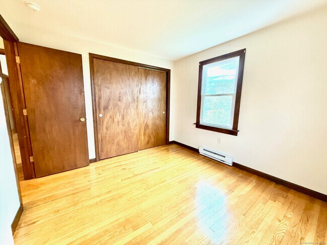 Building Photo - 56 Smith St